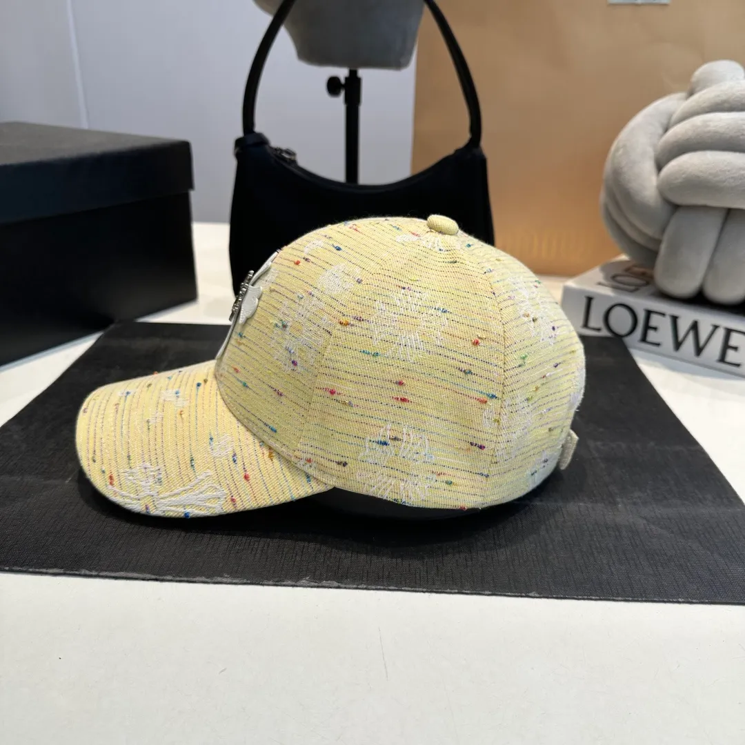 P56 Crow Heart 🆕🆕New baseball cap, personalized fashion classic cross logo, casual with a cool feeling, unisex style, same style for men and women! Very easy to match! Head circumference: 56-58cm is available